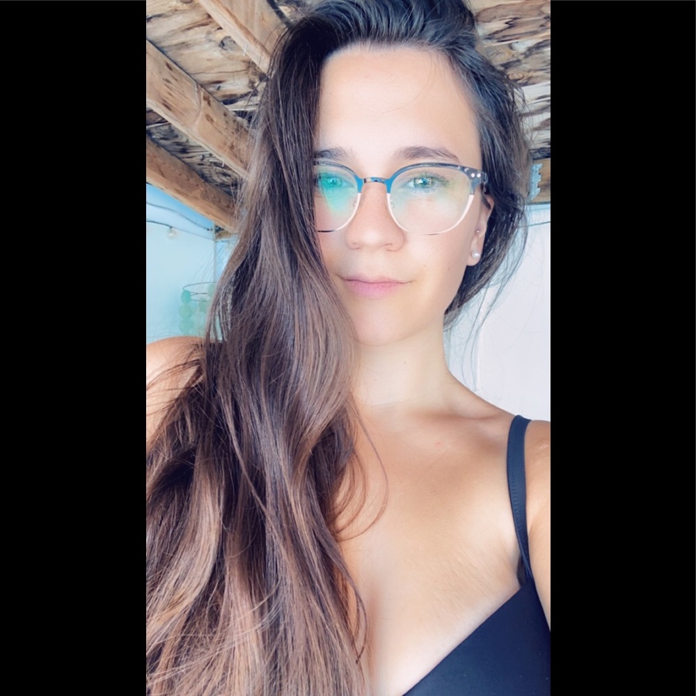 Meet your Posher, Lily